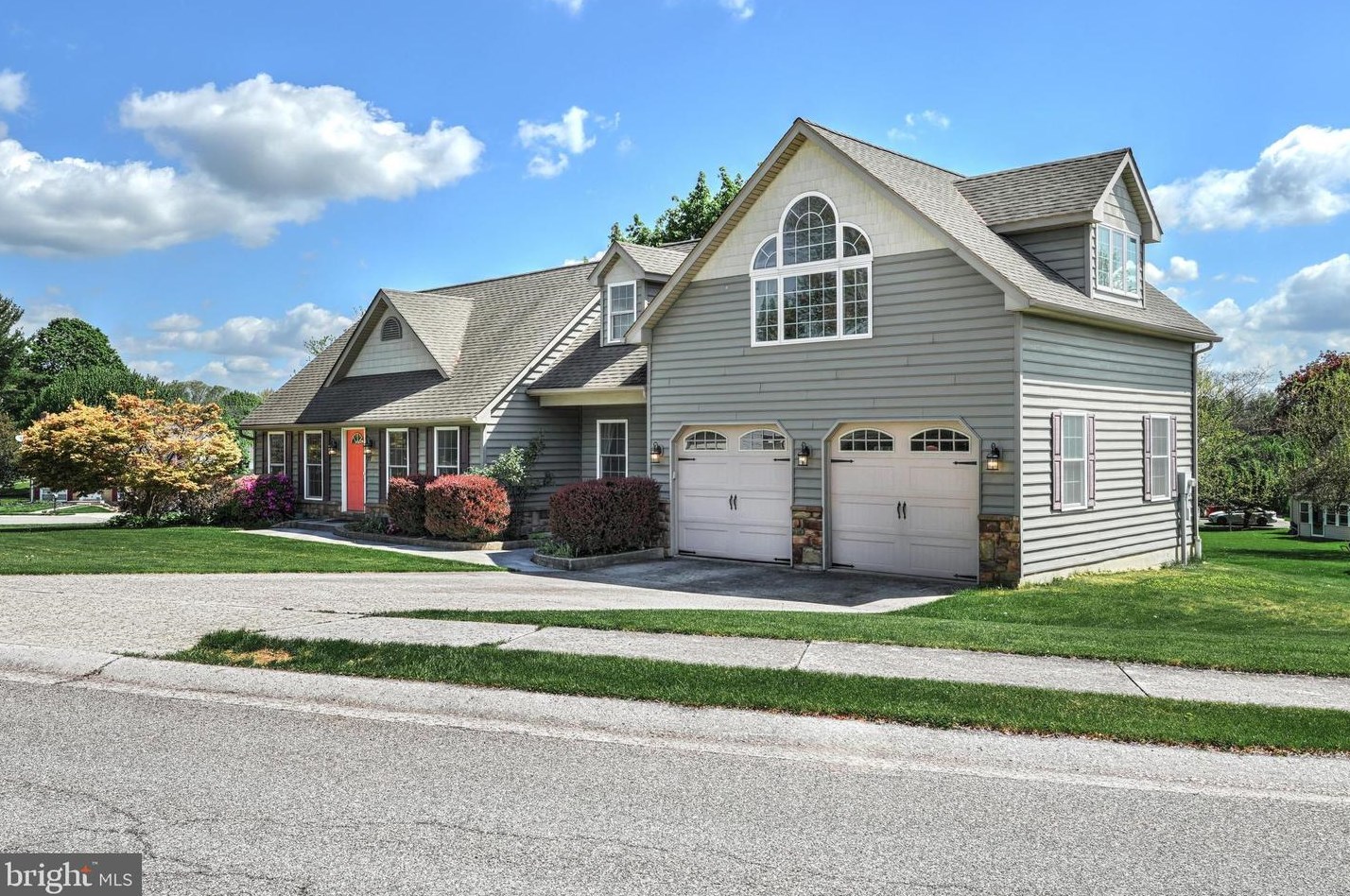 17 Campus Ave, Spring Grove, PA 17362