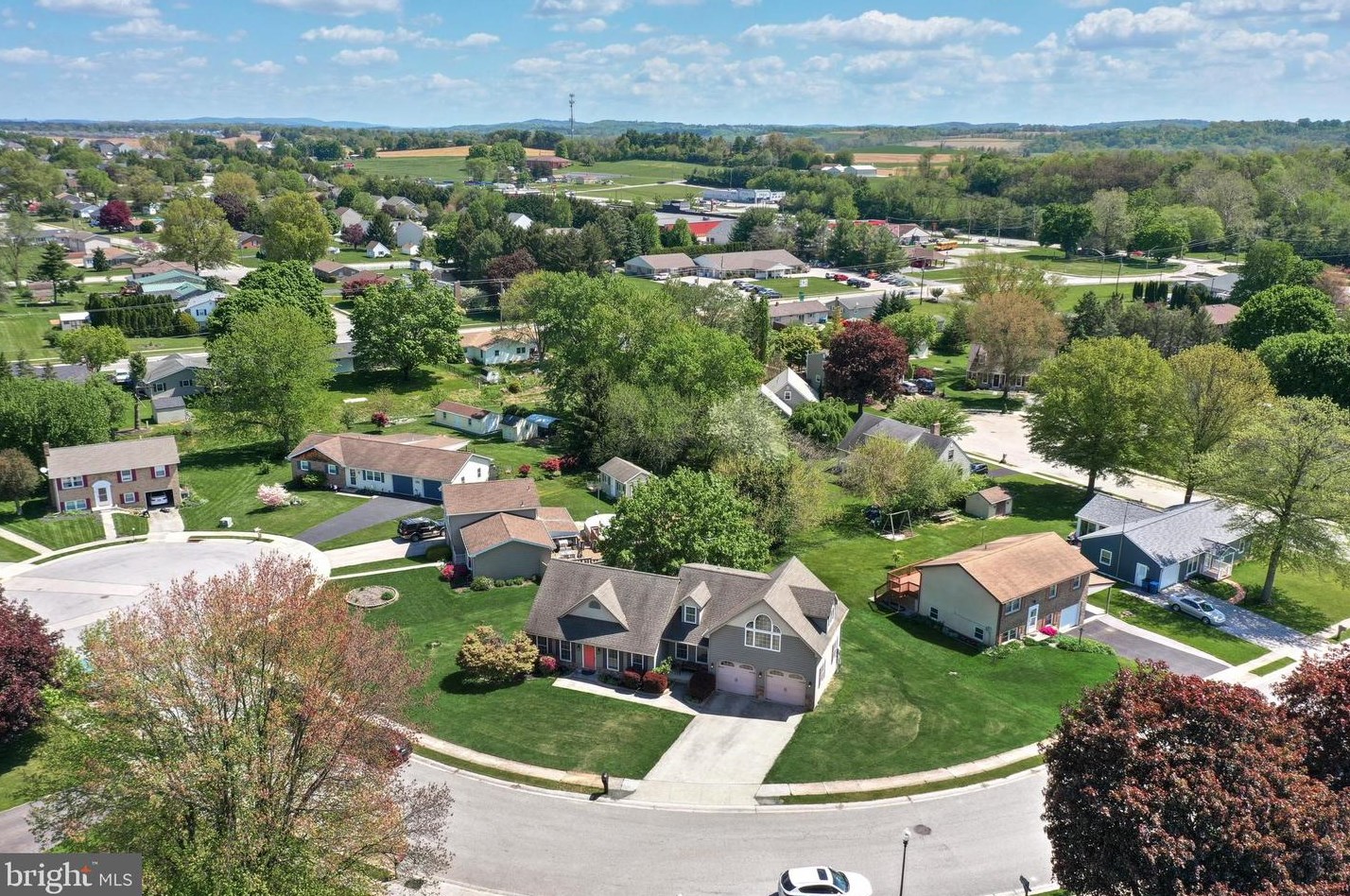 17 Campus Ave, Spring Grove PA  17362-1413 exterior