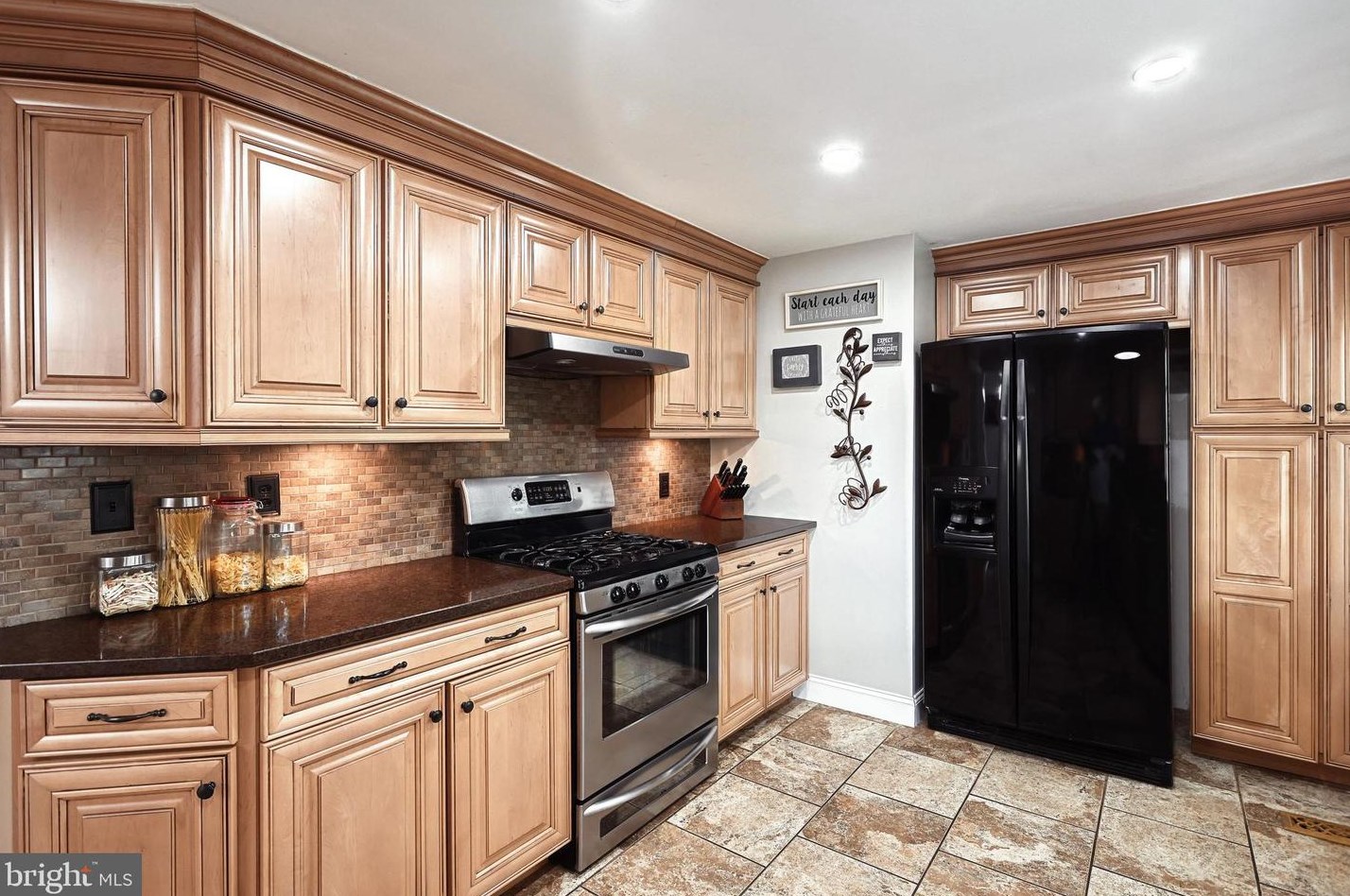 17 Campus Ave, Spring Grove PA  17362-1413 exterior