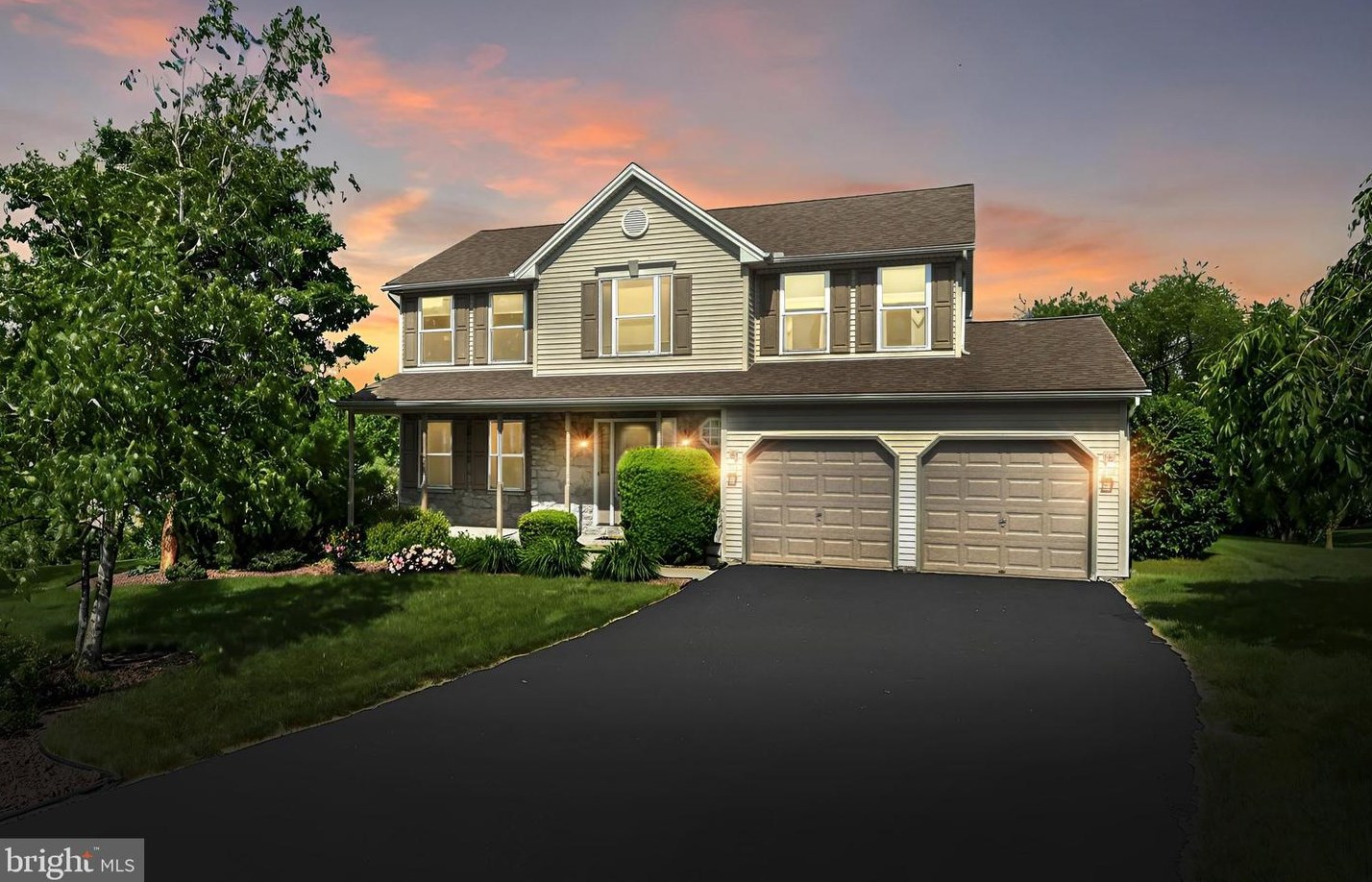 220 Sunset Cir, Red Lion, PA 17356-8757