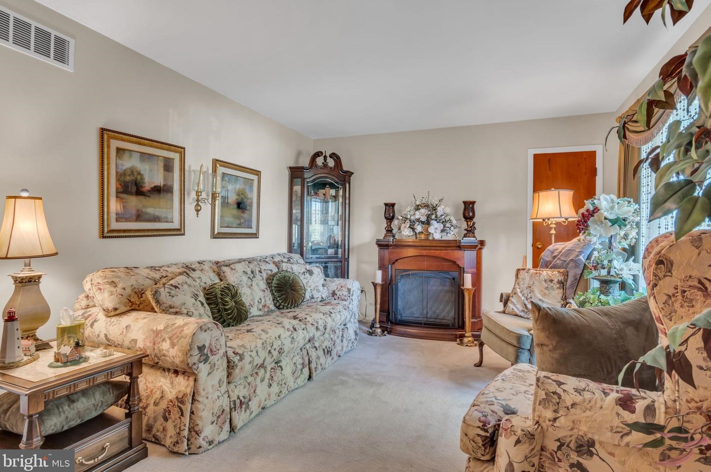 2415 Pine Grove Rd, York, PA 17403