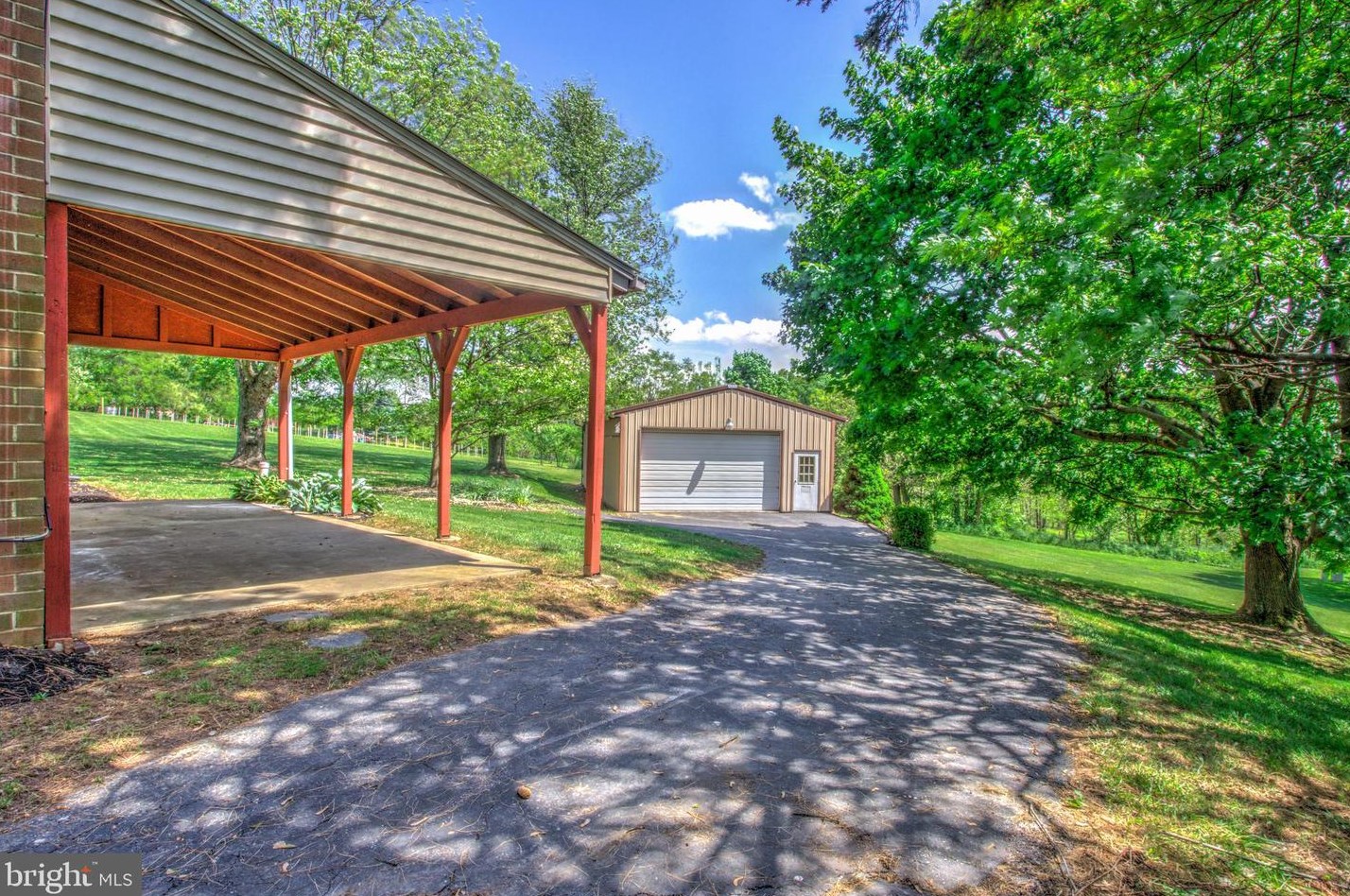 2113 Hope Dr, Red Lion, PA 17356-9629