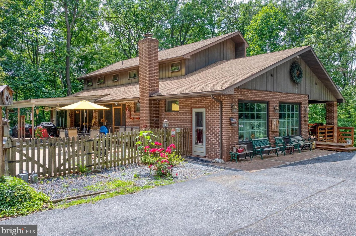 2700 Deep Hollow Rd, York, PA 17315-2520
