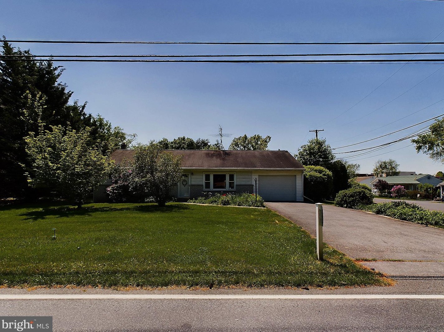 332 Valley Rd, Etters, PA 17319-9779