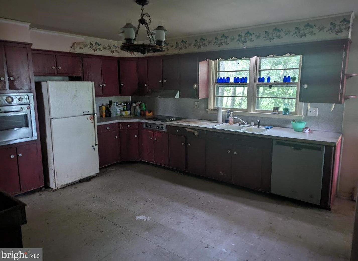 672 Laurel Hill Dr, Longlevel, PA 17368