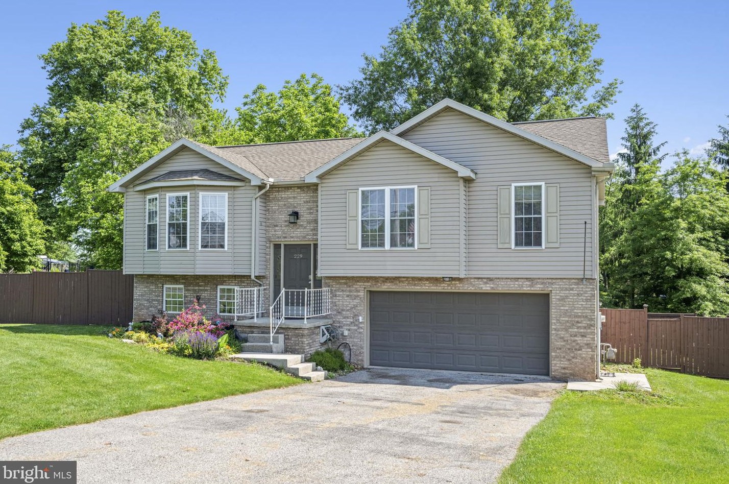 229 Copenhaffer Rd, York, PA 17404-9636