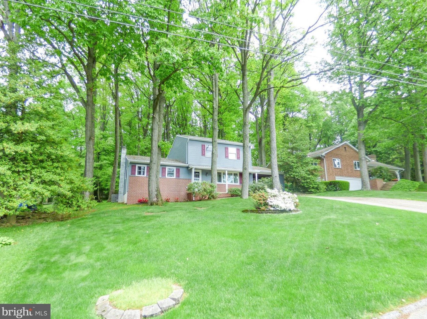 25 Woodside Dr, York, PA 17402