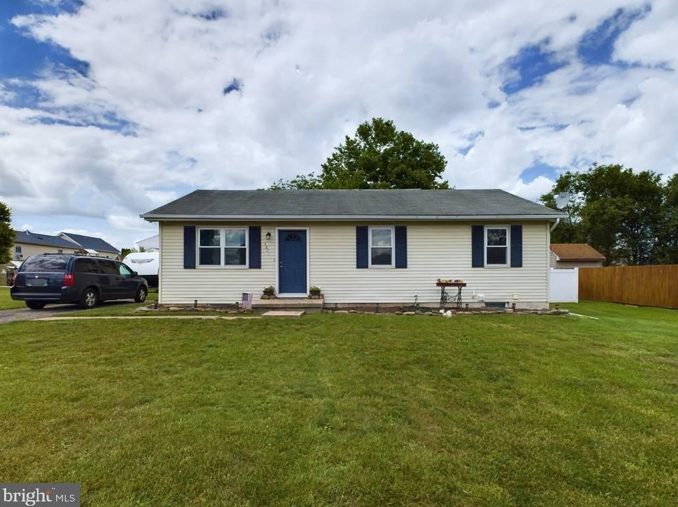 3271 Partridge Dr, York, PA 17315-4729