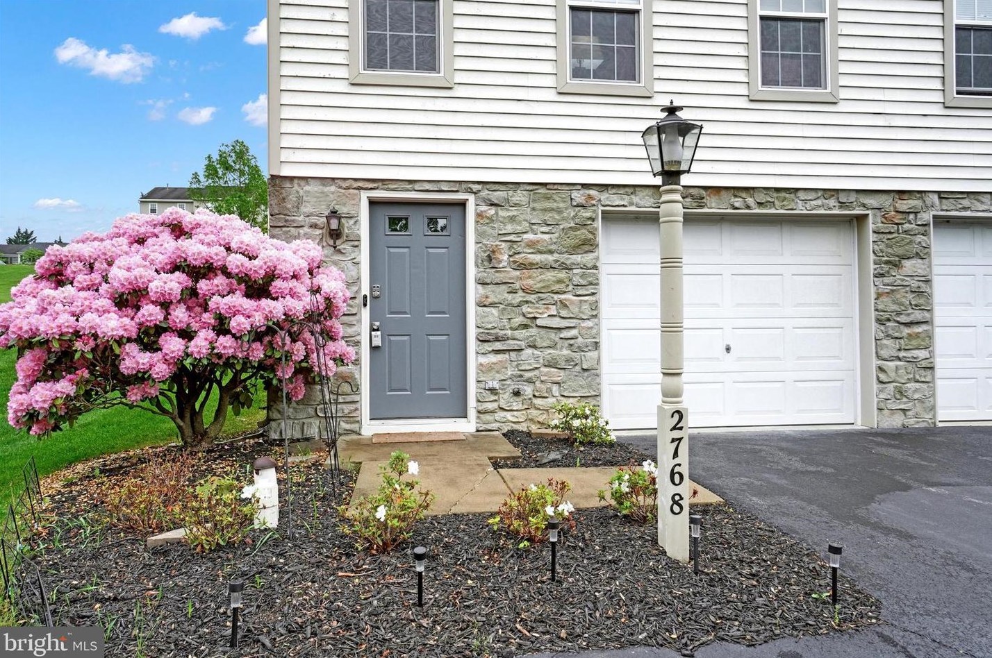 2768 Woodmont Dr, York, PA 17404-7826