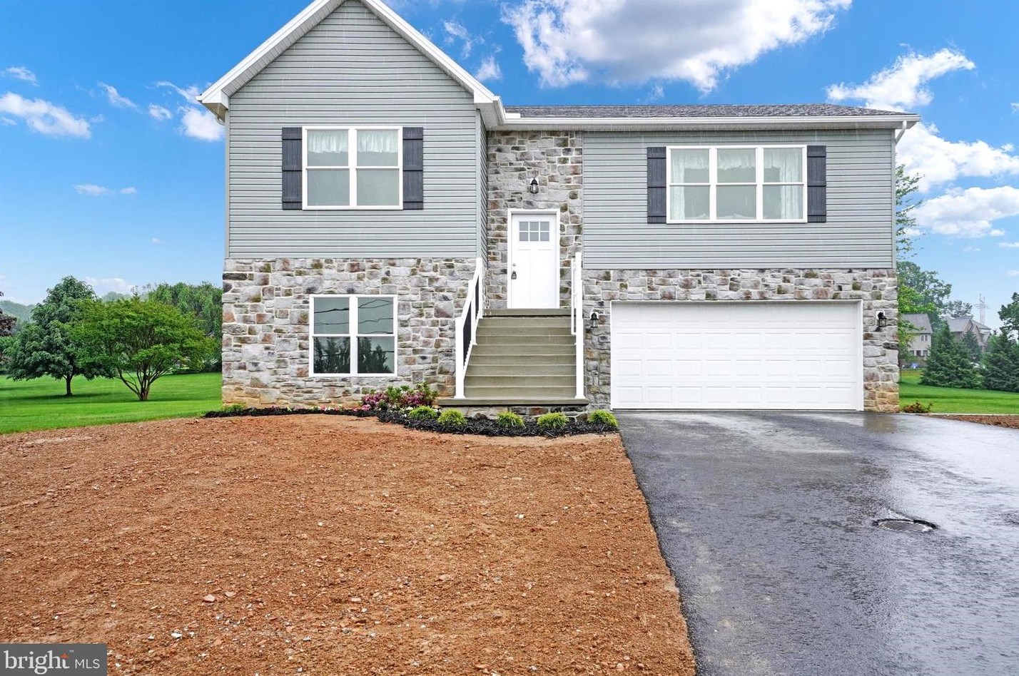 957 Keller Dr, Red Lion, PA 17356-9026