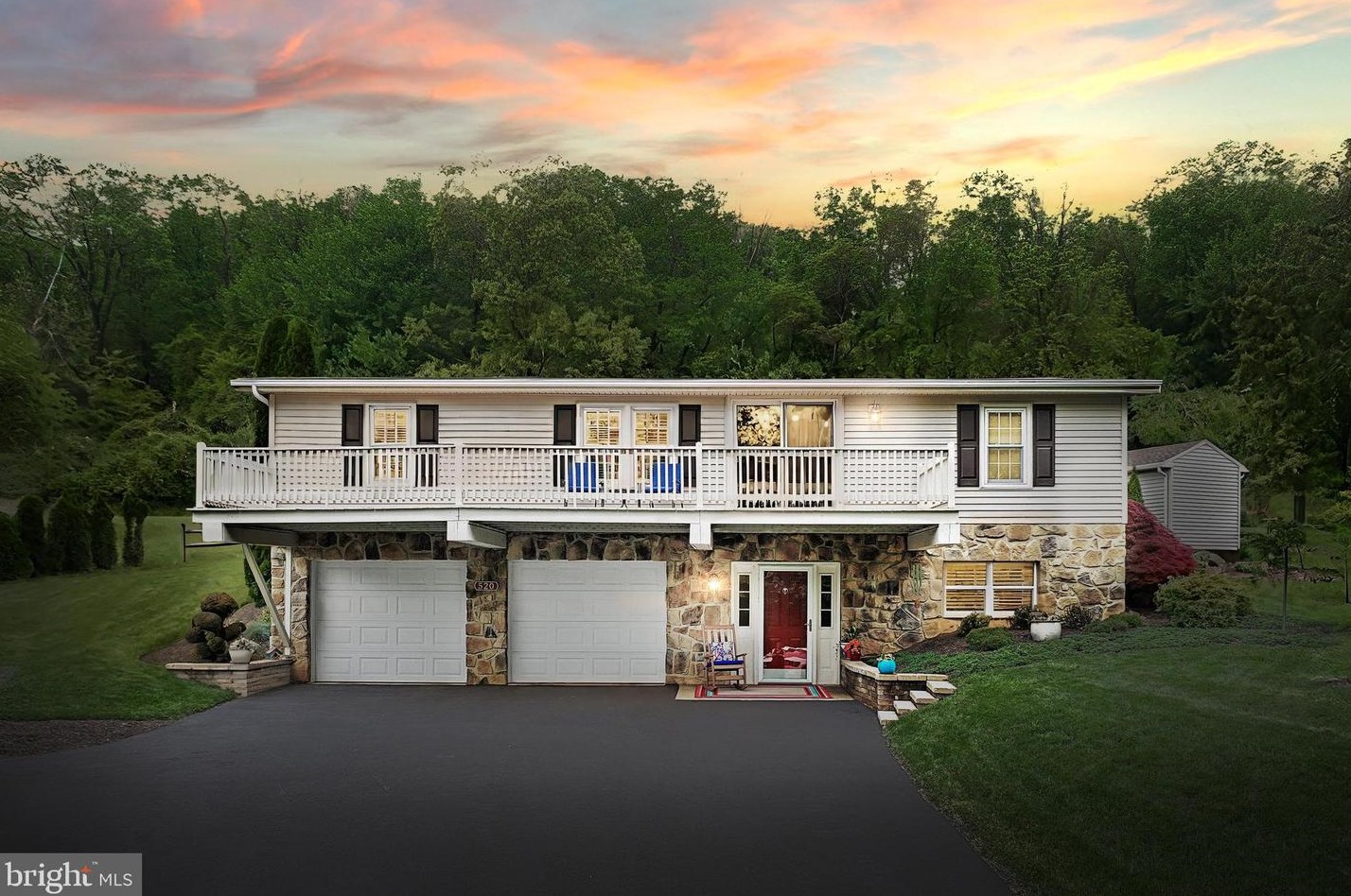 520 Dellinger Rd, Mount Wolf, PA 17347-9741