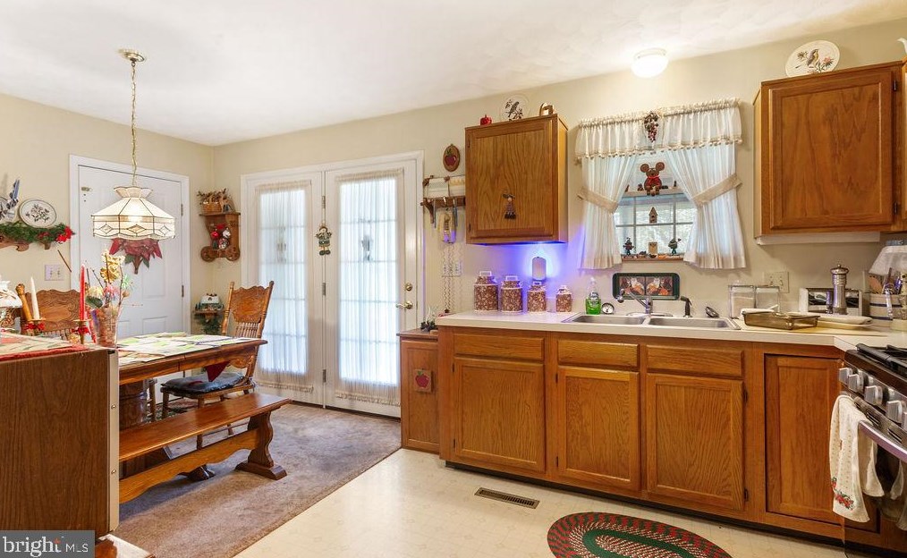 354 Jasmine Dr, Hanover PA 17331-3465 exterior