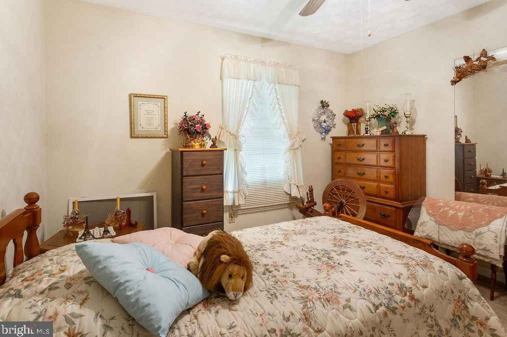 354 Jasmine Dr, Hanover PA 17331-3465 exterior