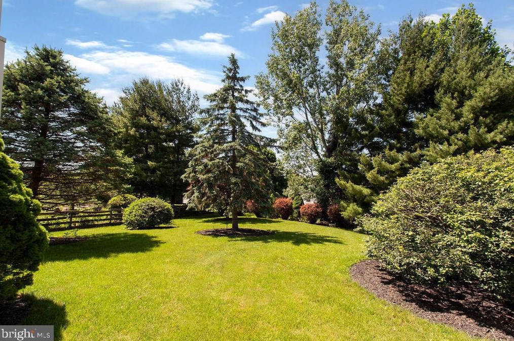 354 Jasmine Dr, Hanover PA 17331-3465 exterior