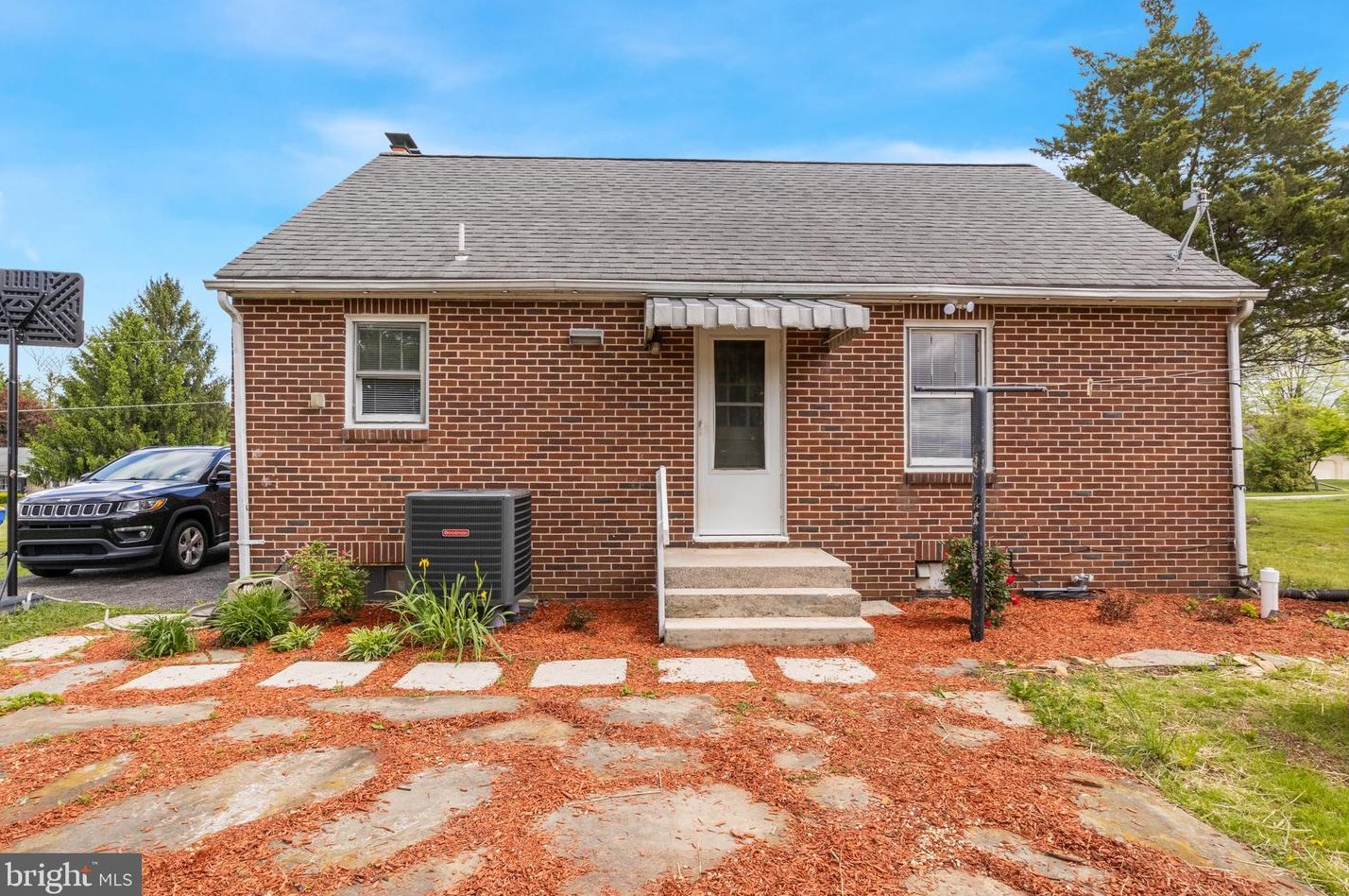 798 Fairview Dr, Hanover PA 17331-8436 exterior