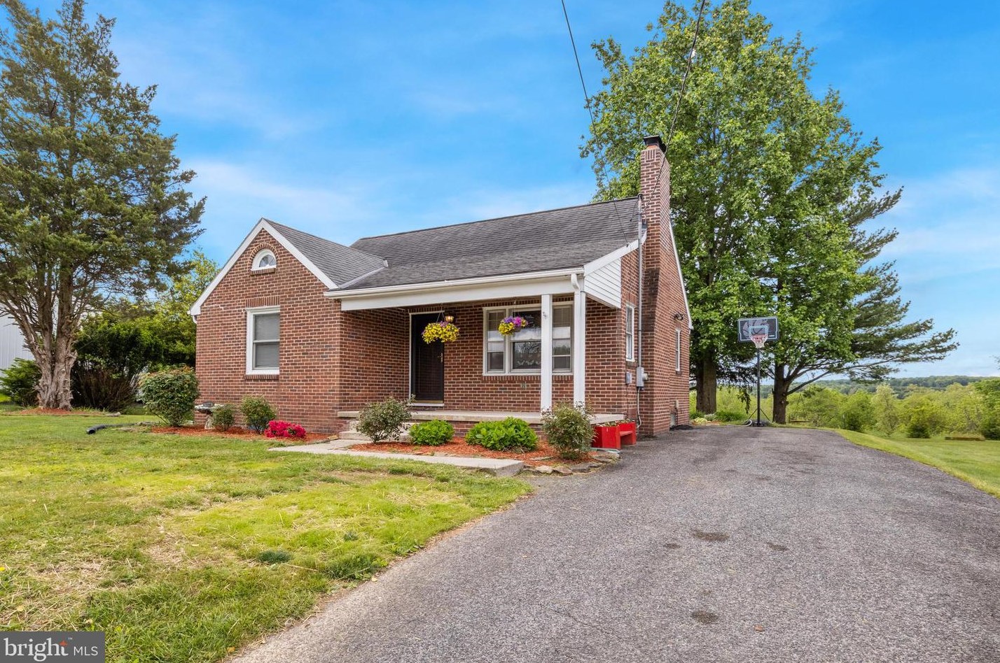 798 Fairview Dr, Hanover, PA 17331