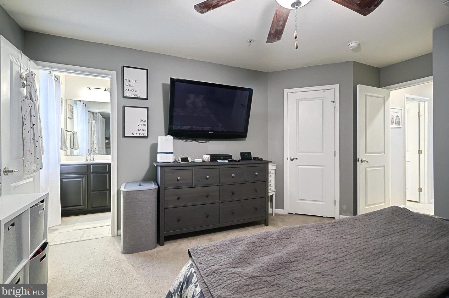 48 Ctr St, Hanover PA 17331-2829 exterior