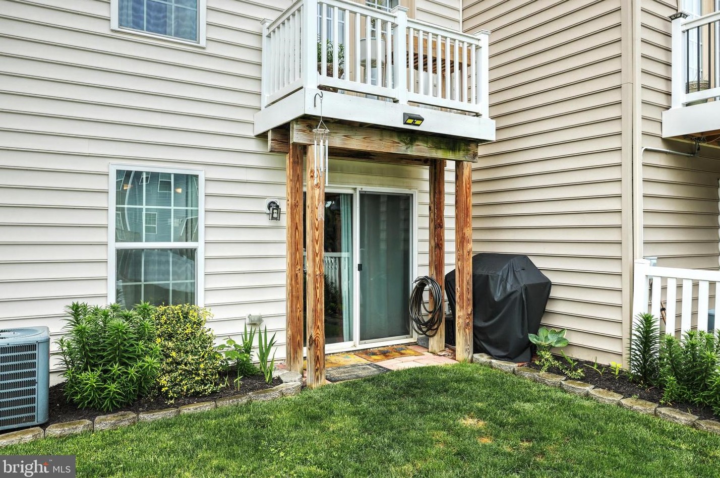 48 Ctr St, Hanover PA 17331-2829 exterior