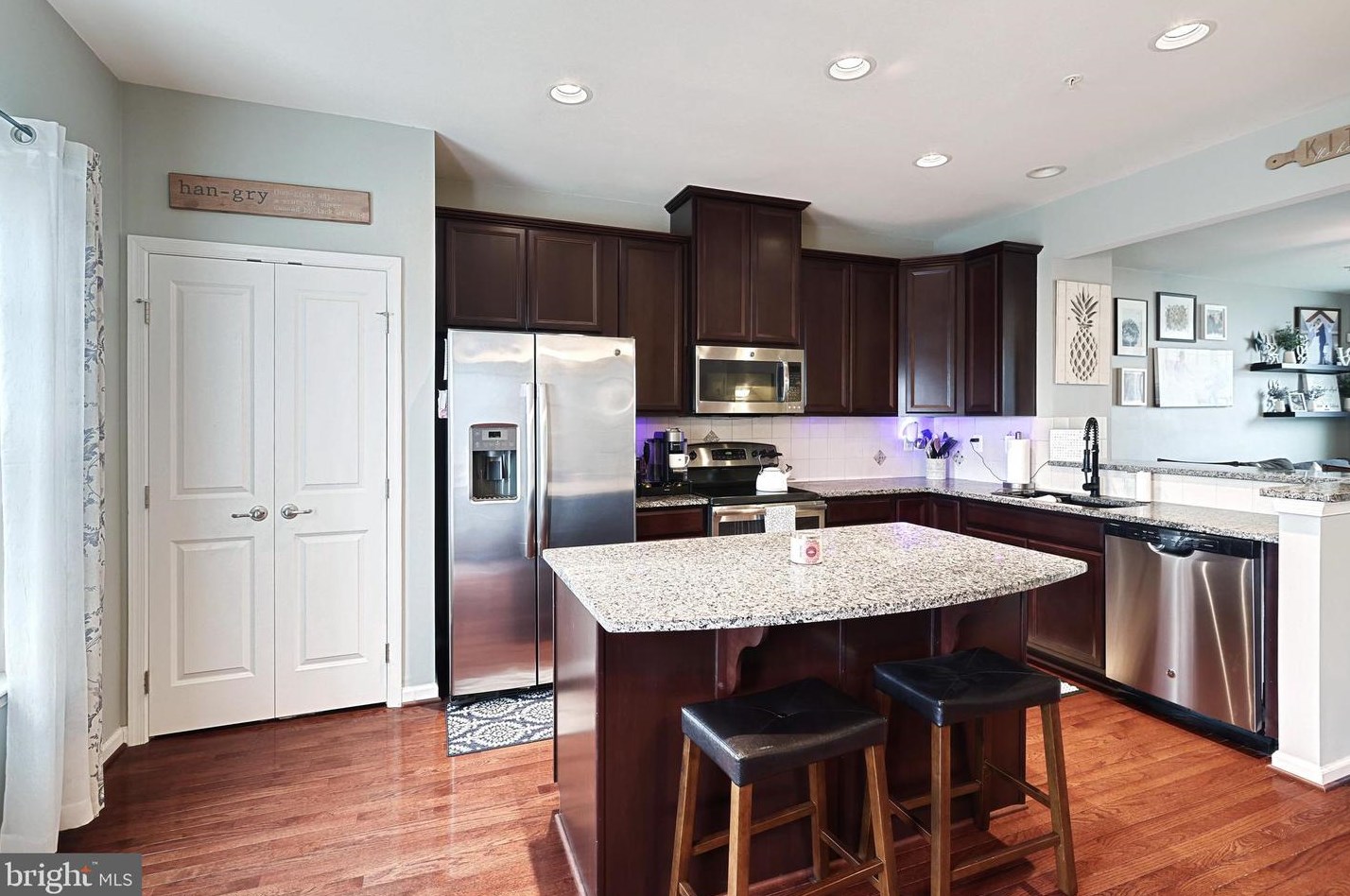 48 Ctr St, Hanover PA 17331-2829 exterior