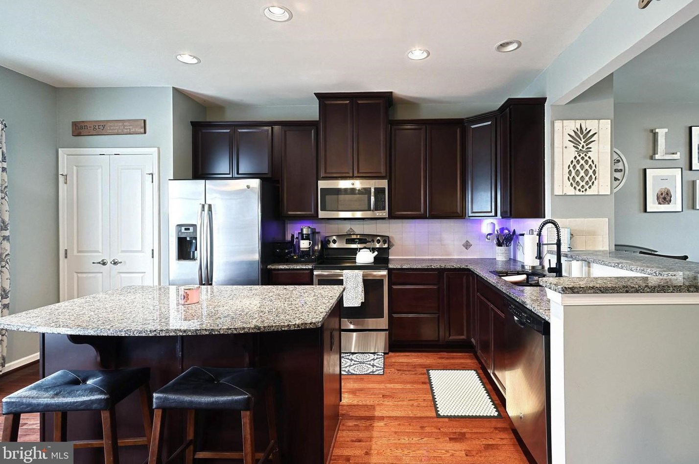 48 Ctr St, Hanover PA 17331-2829 exterior