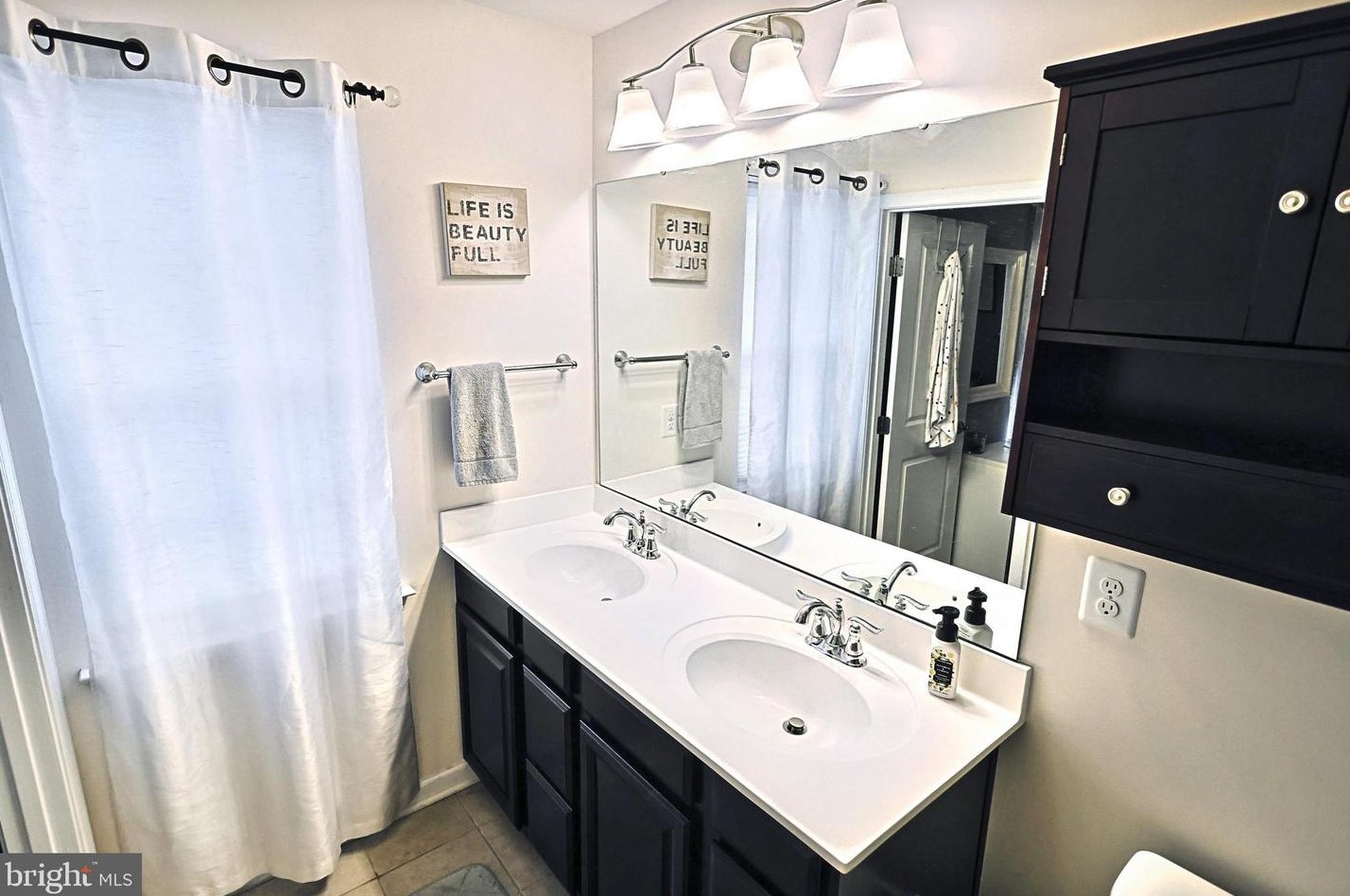 48 Ctr St, Hanover PA 17331-2829 exterior