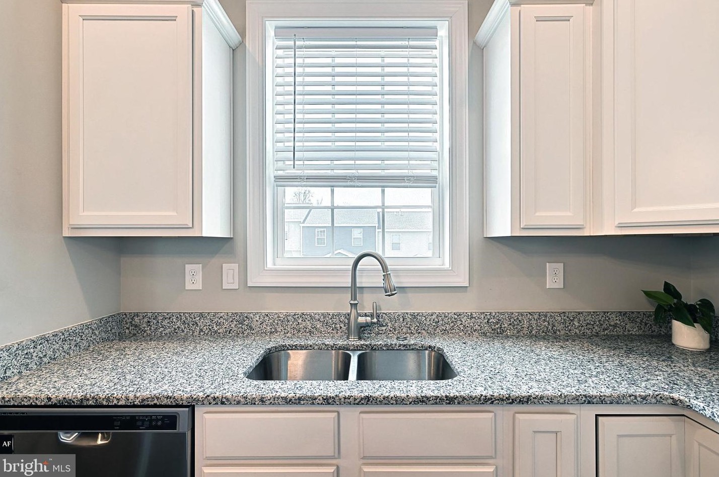 48 Overlook Dr, Hanover PA 17331-9136 exterior