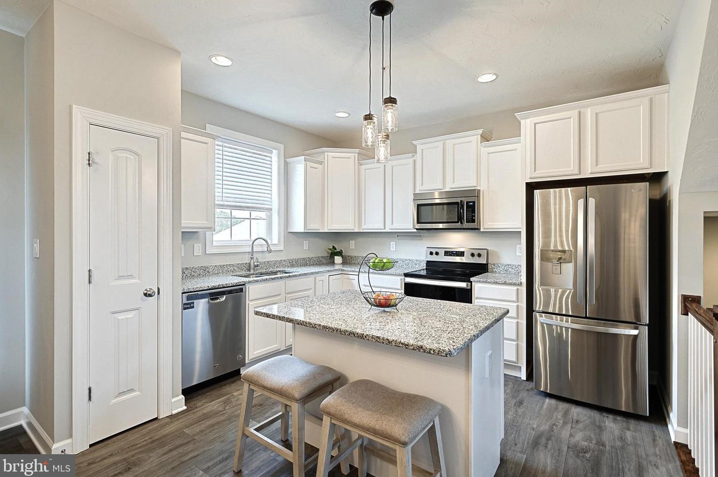 48 Overlook Dr, Hanover PA 17331-9136 exterior