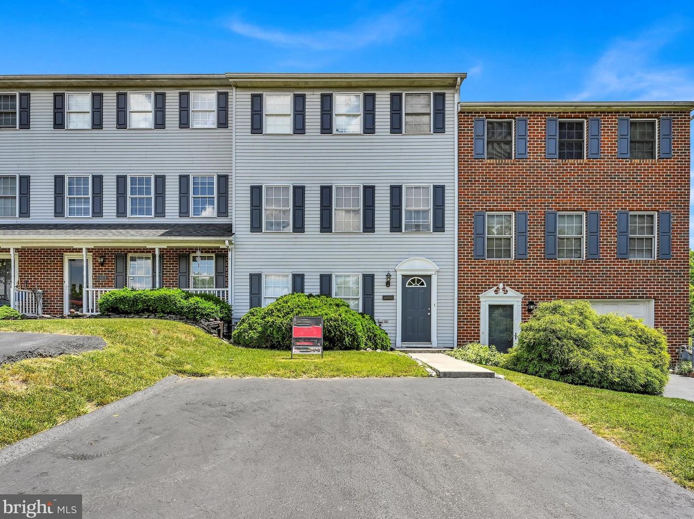 278 Point Cir, York, PA 17406-1959