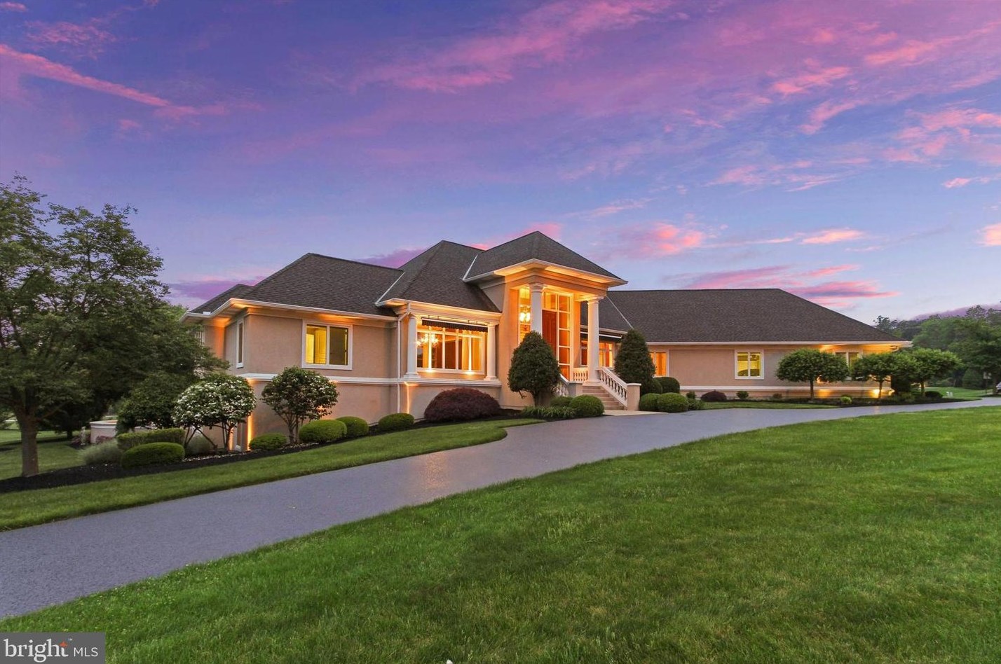 280 Thornhill Dr, Hanover PA  17331-7973 exterior