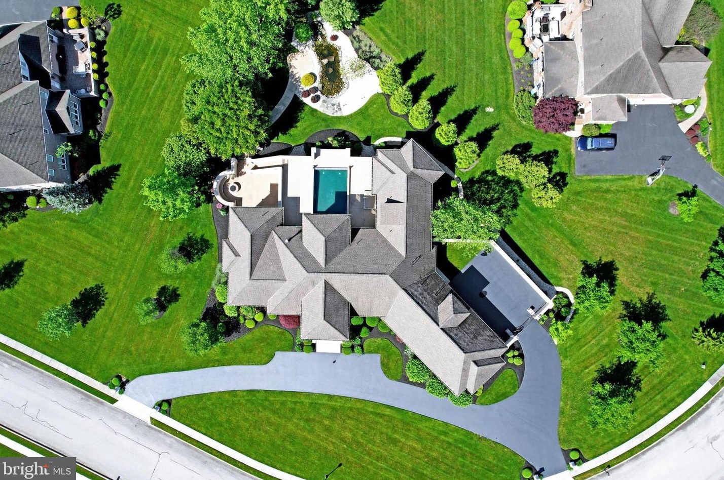 280 Thornhill Dr, Hanover PA  17331-7973 exterior