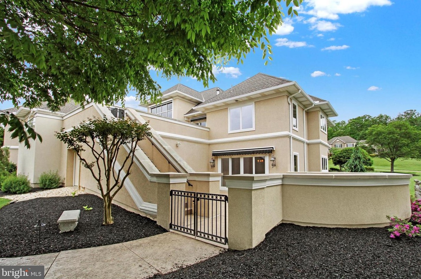 280 Thornhill Dr, Hanover PA  17331-7973 exterior