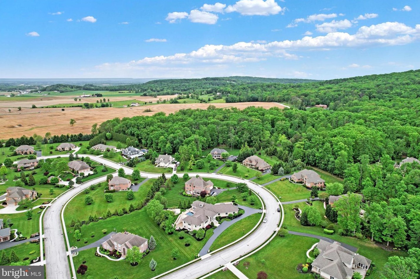 280 Thornhill Dr, Hanover PA  17331-7973 exterior