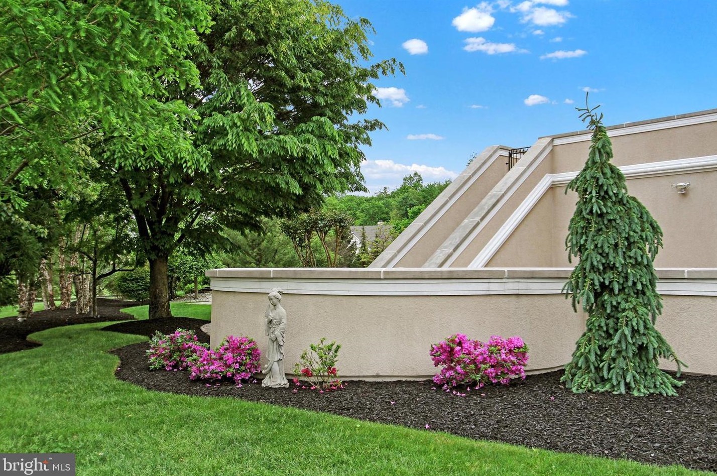 280 Thornhill Dr, Hanover PA  17331-7973 exterior