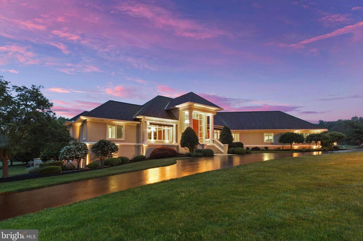 280 Thornhill Dr, Hanover PA  17331-7973 exterior