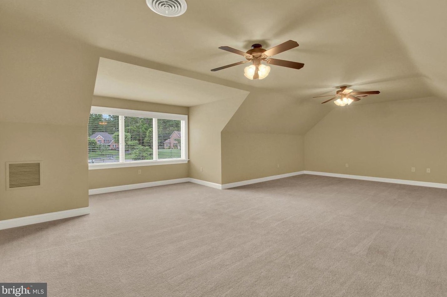 280 Thornhill Dr, Hanover PA  17331-7973 exterior