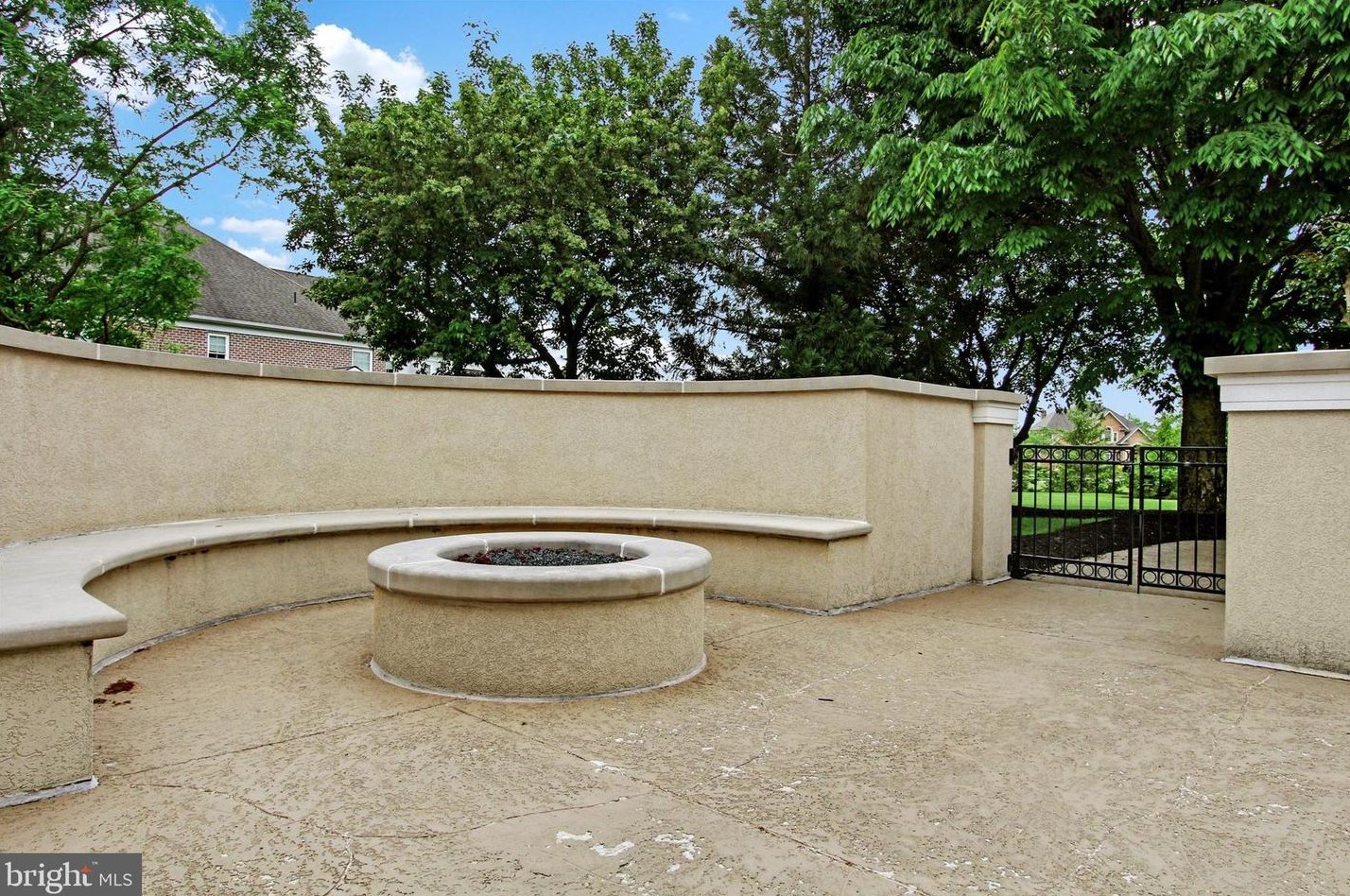 280 Thornhill Dr, Hanover PA  17331-7973 exterior