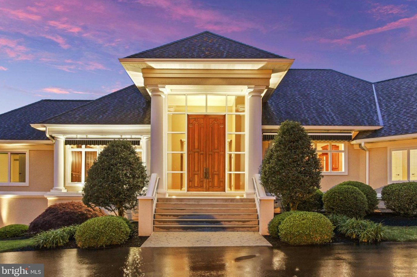 280 Thornhill Dr, Hanover PA  17331-7973 exterior