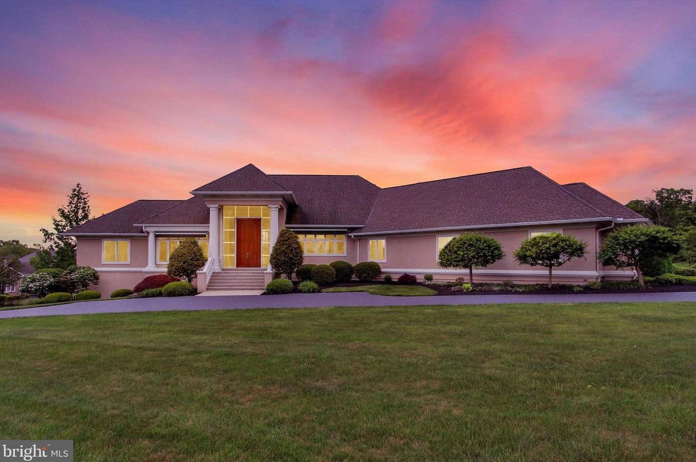 280 Thornhill Dr, Hanover PA  17331-7973 exterior