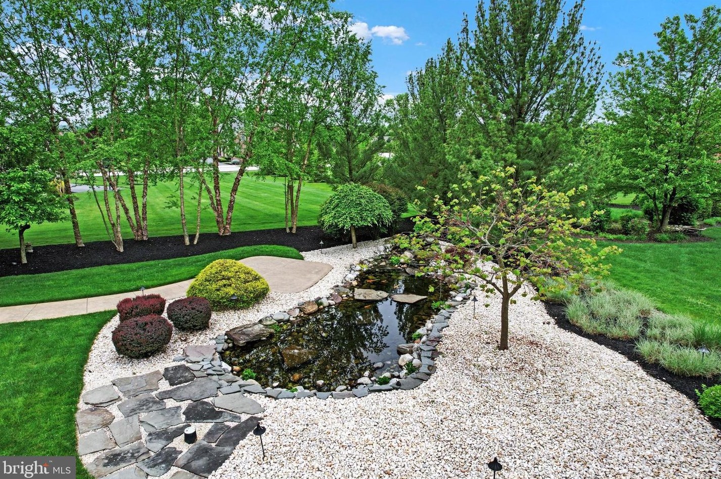 280 Thornhill Dr, Hanover PA  17331-7973 exterior