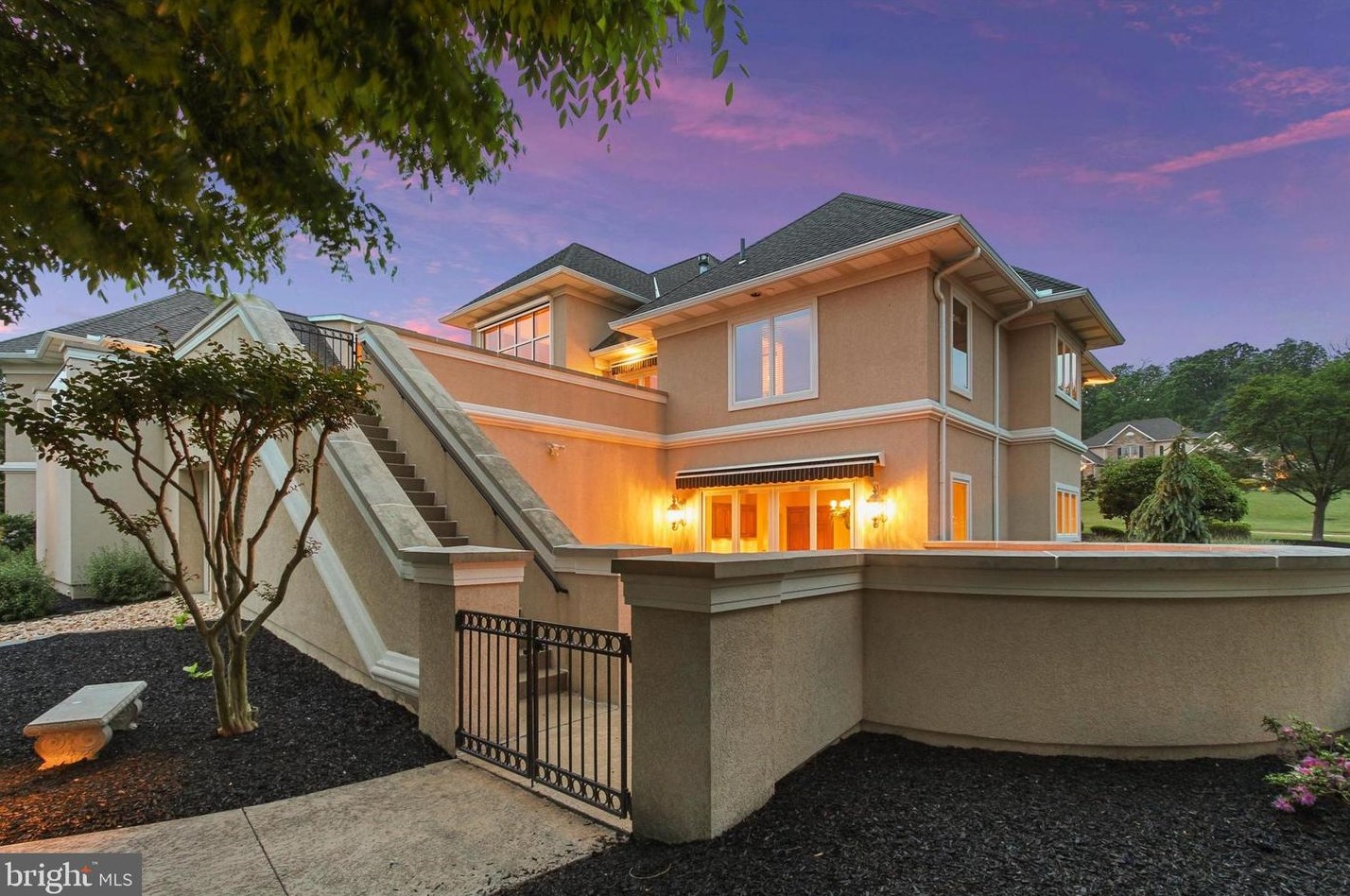 280 Thornhill Dr, Hanover PA  17331-7973 exterior