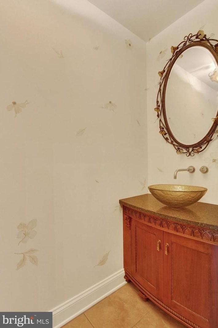 280 Thornhill Dr, Hanover PA  17331-7973 exterior