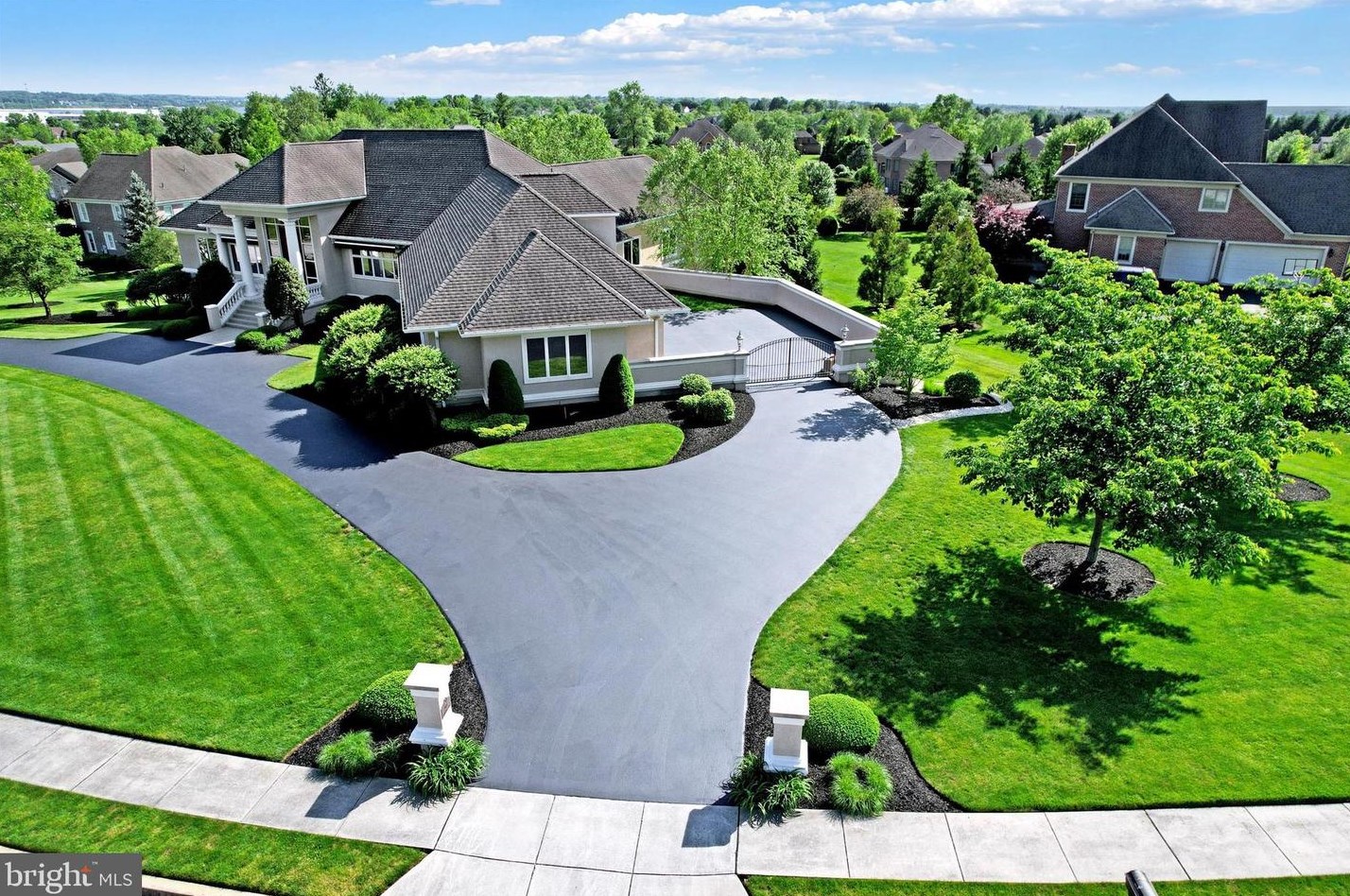 280 Thornhill Dr, Hanover PA  17331-7973 exterior