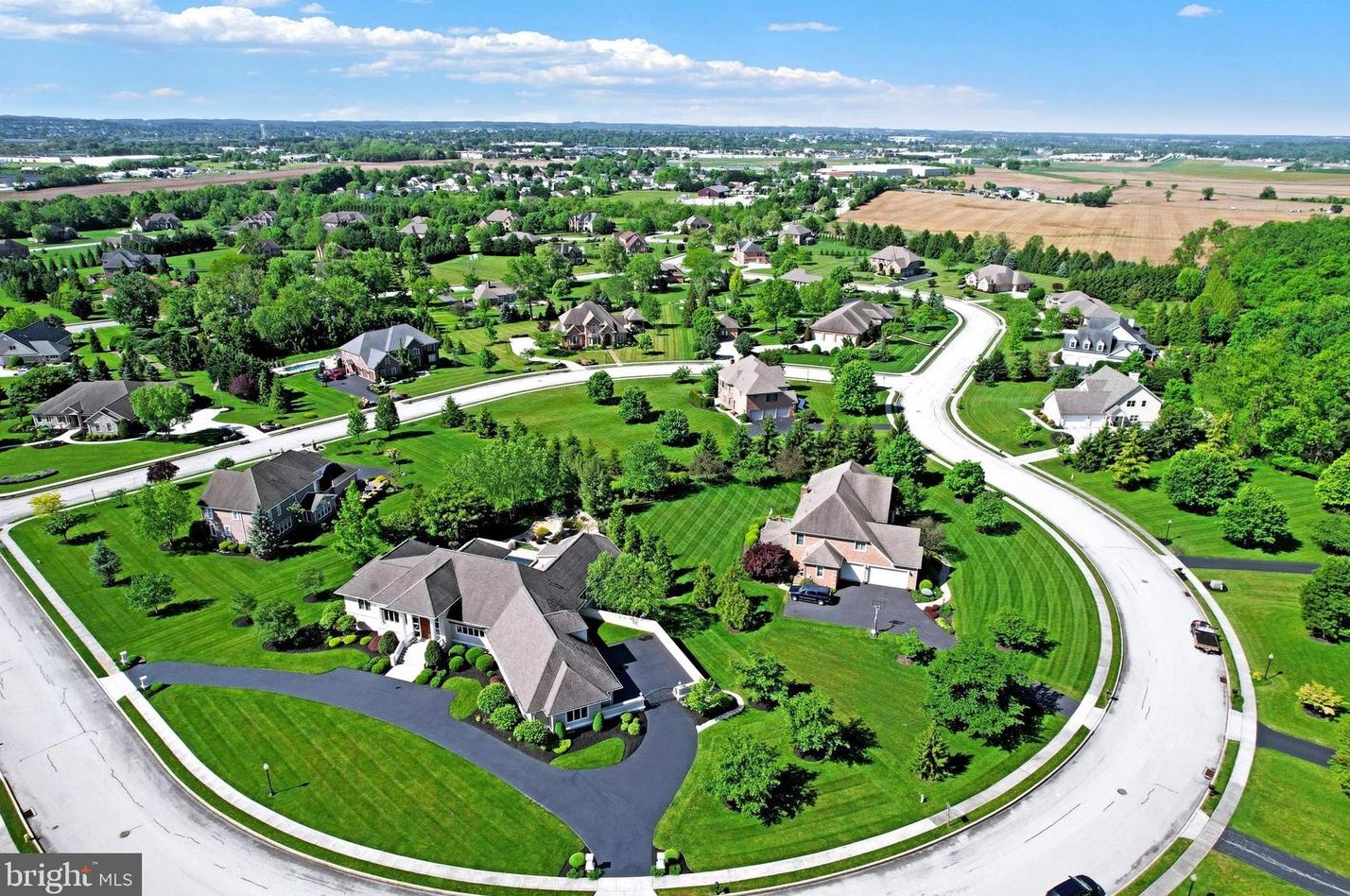 280 Thornhill Dr, Hanover PA  17331-7973 exterior