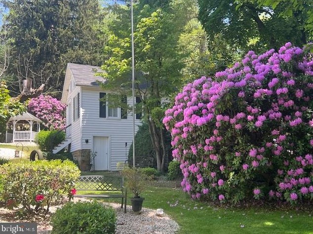 22 Main St, Cross Roads, PA 17322