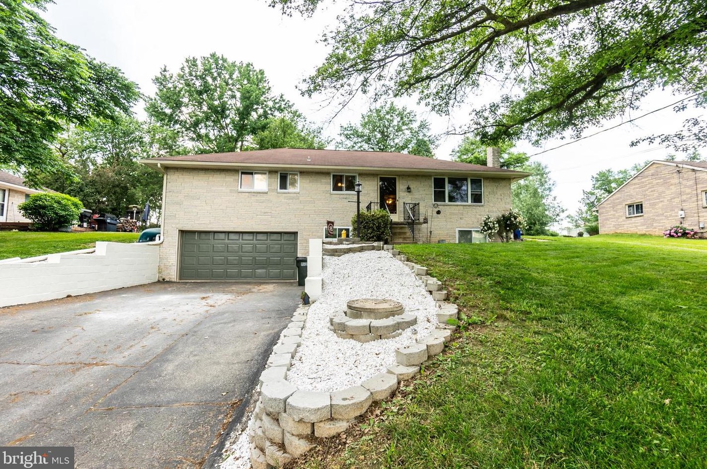 4325 Wolfs Church Rd, York, PA 17408-8950