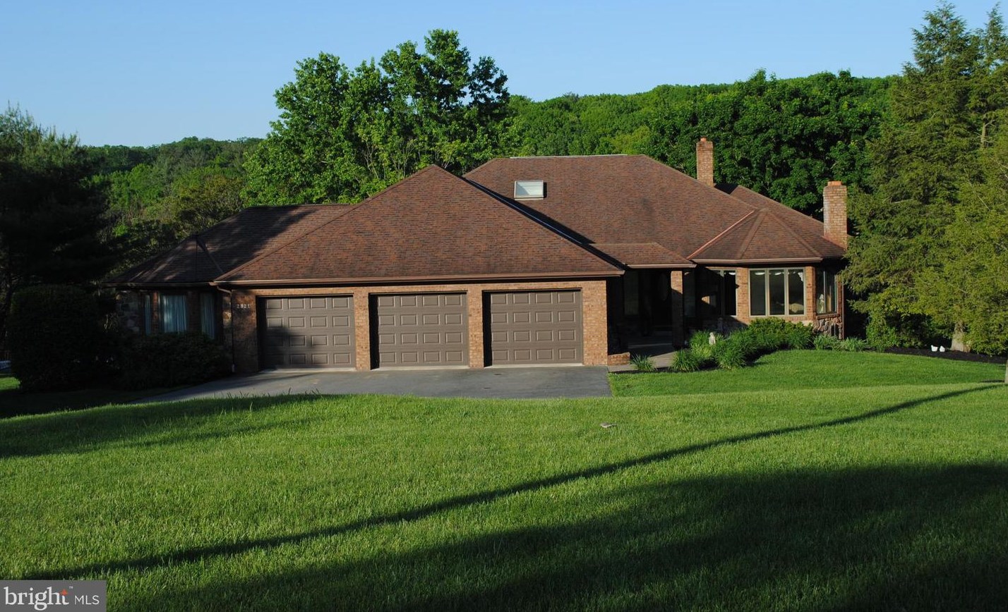 2821 Vireo Rd, York, PA 17403-9512