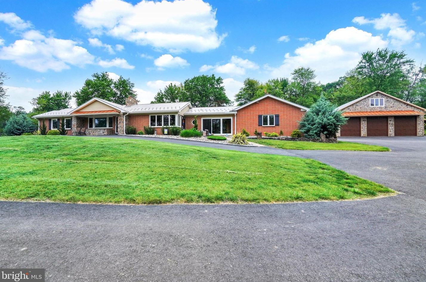 1181 Ridgewood Rd, York, PA 17406-1756