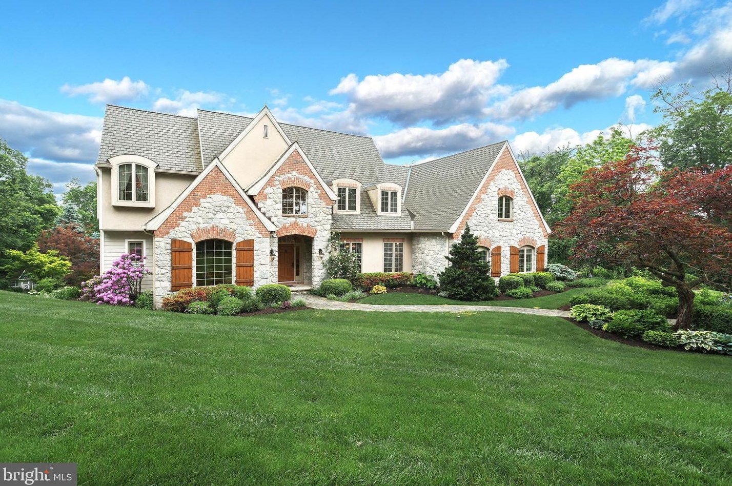 327 Imperial Dr, York, PA 17403-5061