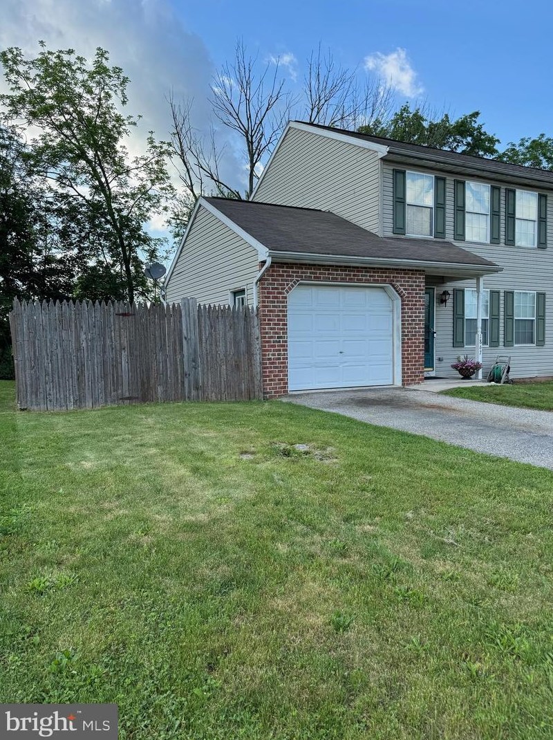 1867 Wyatt Cir, York, PA 17315-3679