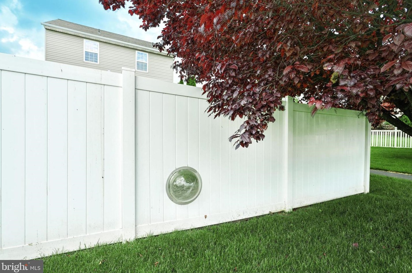 285 Thomas Armor Dr, Bittersville PA  17366-9000 exterior